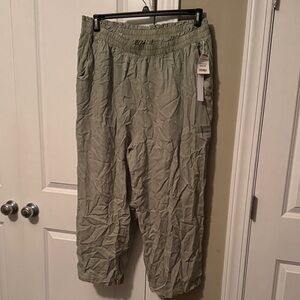 Jane and Delancey Olive Cropped Pants